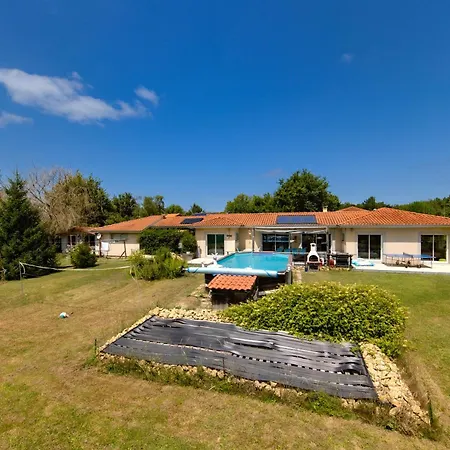 Familiale Sur 3000m2 Avec Piscine Villa