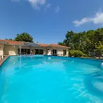 Familiale Sur 3000m2 Avec Piscine
