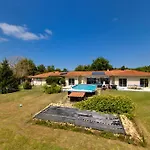 Familiale Sur 3000m2 Avec Piscine Villa