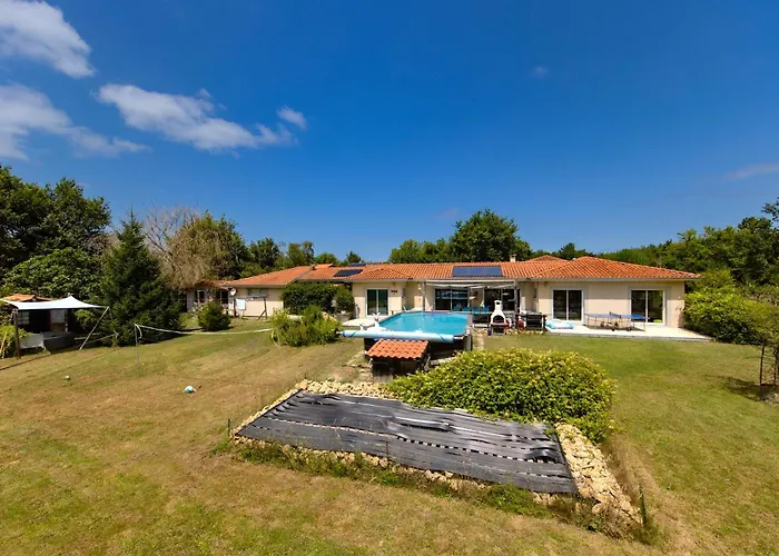 Familiale Sur 3000m2 Avec Piscine Villa